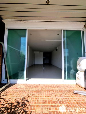 Townhouses for sale Hua Hin Prachaubkirikhan : 2-BR Townhouse in Nong Kae (ID 2082228)
