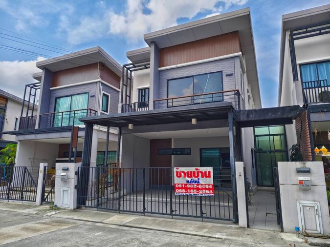 ขายทาวน์เฮ้าส์ สไตส์บ้านเดี่ยว เนเชอร่า เทรนด์ ศรีนครินทร์ ทำเลติดถนนเมน  28 ตร.ว. เดินทางสะดวก ใกล้รถไฟฟ้า BTS ใกล้ทางด่วน เพียง 15 นาที 