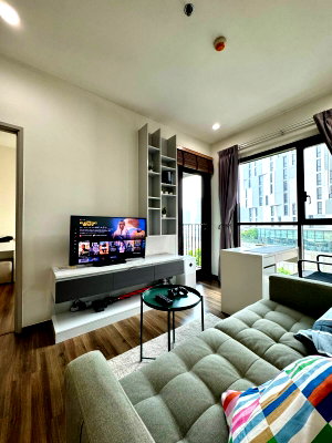 คอนโดให้เช่า : 🔥For Rent: Free Wifi | กระจกกันเสียง | โต๊ะทำงาน: 1 ห้องนอน วิวสระว่ายน้ำ