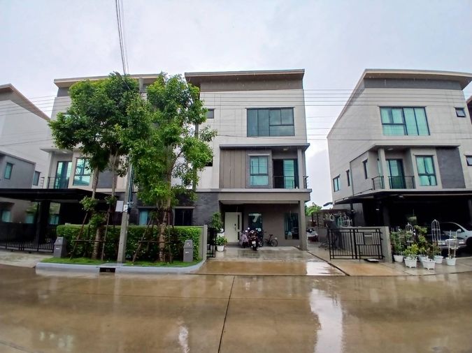 ให้เช่าบ้าน3ชั้น บ้านกลางเมือง รามอินทรา สเตชั่น 83 โทร 0999983897