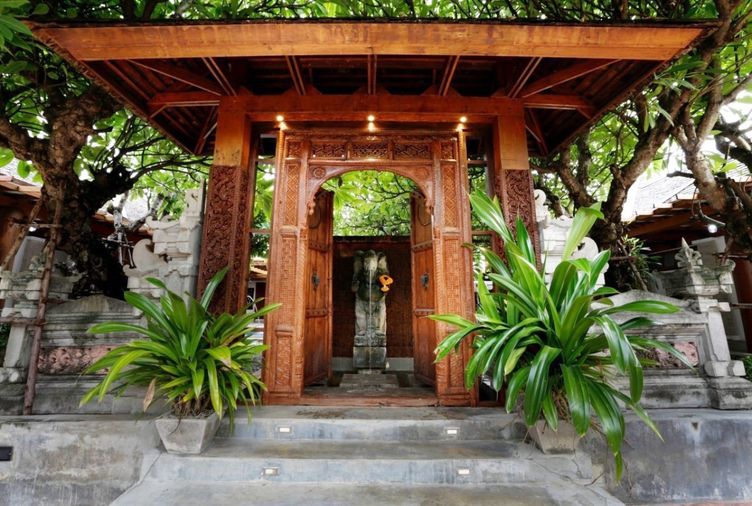 ✨✨✨ บ้านไม้สักสไตล์บาหลีสุดหรูใจกลางกรุง! 🏡 4 เรือนล้อมสระน้ำ | บนที่ดิน 386 ตร.ว. | ซอยนวลจันทร์