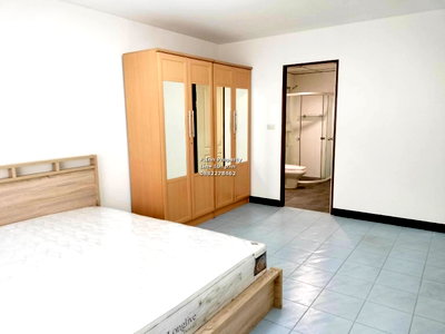 Condos for rent : Safe for earthquack 1 big bedroom separated kitchen living room with balcony For rent Sathorn Place with parking