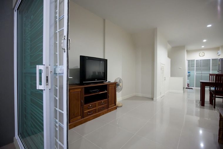 3-bed townhouse for rent, 164 sqm, Nalin Avenue 2