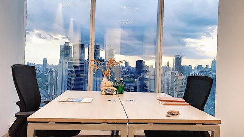 Serviced office for rent at Bhiraj Tower, EmQuartier, featuring a high-floor location with city views in the center of Phrom Phong.