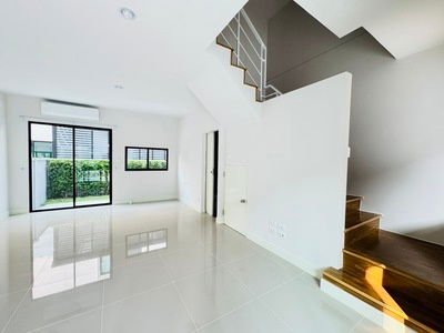 Townhouses for rent : Baan Klang Muang atchaphruek-Sathorn