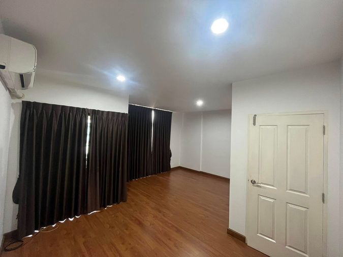 2-bed townhouse for rent, Trio Rom Klao
