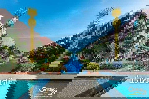 รูปภาพ LUXURY BEACHFRONT IN TOWN