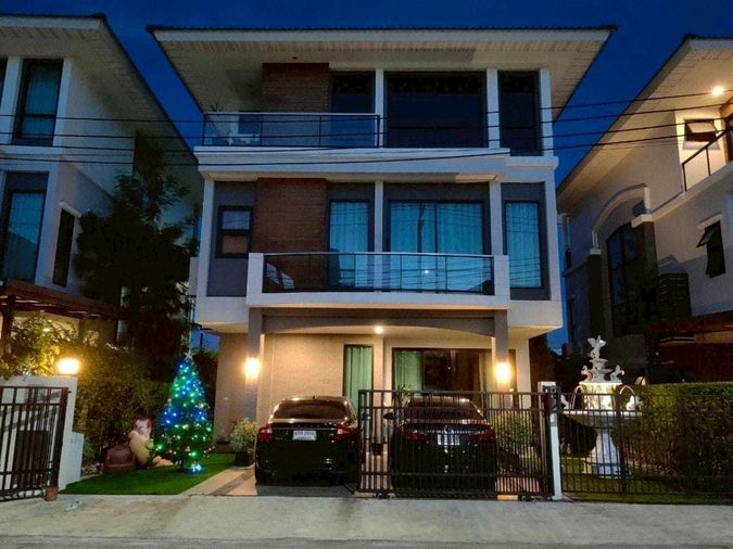 6-bed house for sale, 321 sqm, 57.6 sq wah, Supalai Essence Ladprao