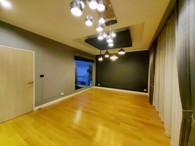 6-bed house for sale, 321 sqm, 57.6 sq wah, Supalai Essence Ladprao