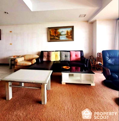 Condos for sale : 2-BR Condo at Cha-Am Grand Condotel close to Cha-Am Beach (ID 1779372)