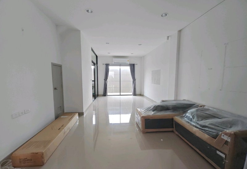 ทาวน์โฮมให้เช่า : เช่าทาวน์โฮม 3 ชั้น ม. พรีเมี่ยม เพลส พหลโยธิน - รามอินทรา สวย หรู ทำเลดี พร้อมอยู่ ใกล้ BTS สายหยุด สนใจแอตไลน์ครับ@841qqlnr