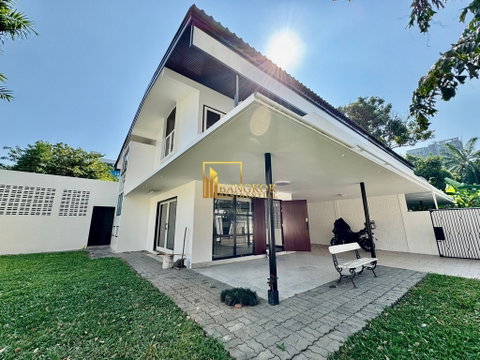 Delightful 3 Bedroom House For Rent in Ekkamai Area - BR8122SH