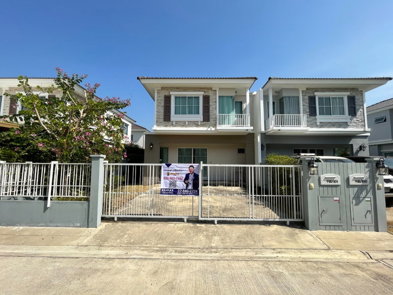 Twin houses for sale : For Sale Villaggio Prachauthit 90