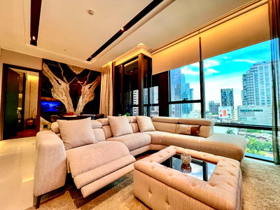 Condos for sale Benchakiti Park : Luxury condo for sale, The Bangkok Thonglor, corner of Thonglor Soi 1  , luxurious with every function. Premiumly decorated 