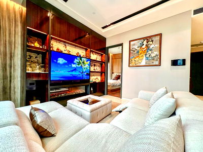 Condos for sale : Luxury condo for sale, The Bangkok Thonglor, corner of Thonglor Soi 1  , luxurious with every function. Premiumly decorated 