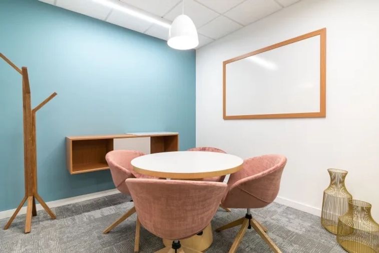 Office for rent in AIA Capital Center building, panoramic view, with office equipment that allows you to start working immediately.