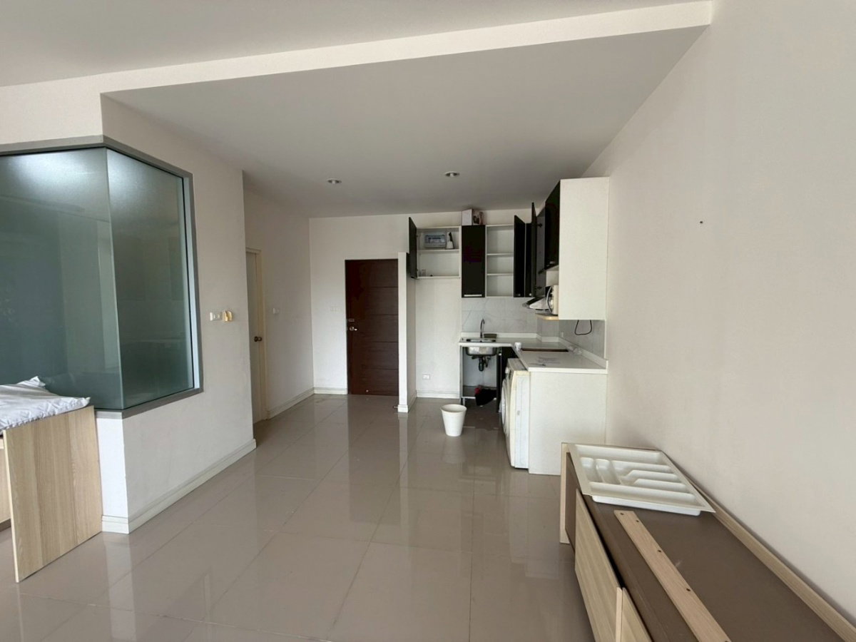 Chic Condominium For Sell WR-03155