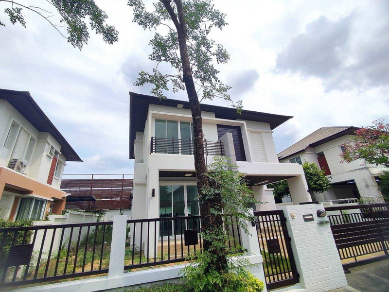 ขายบ้านเดี่ยว : ขายบ้านบลูลากูน 1 บ้านสวย สภาพใหม่นางฟ้า พร้อมเข้าอยู่ ทำเล โซนวงแหวน บางนาตราด ใกล้เมกาบางนา