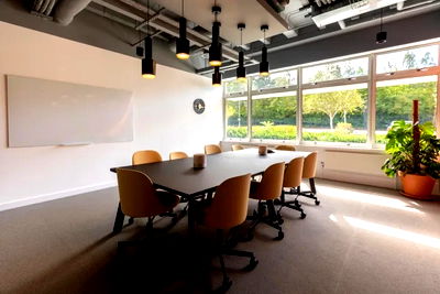 Office for rent University of the Thai Chamber of Commerce : Office space for rent on the 35th floor of The Ninth Tower A, a striking glass building and one of the two prominent towers in the Huai Khwang area.