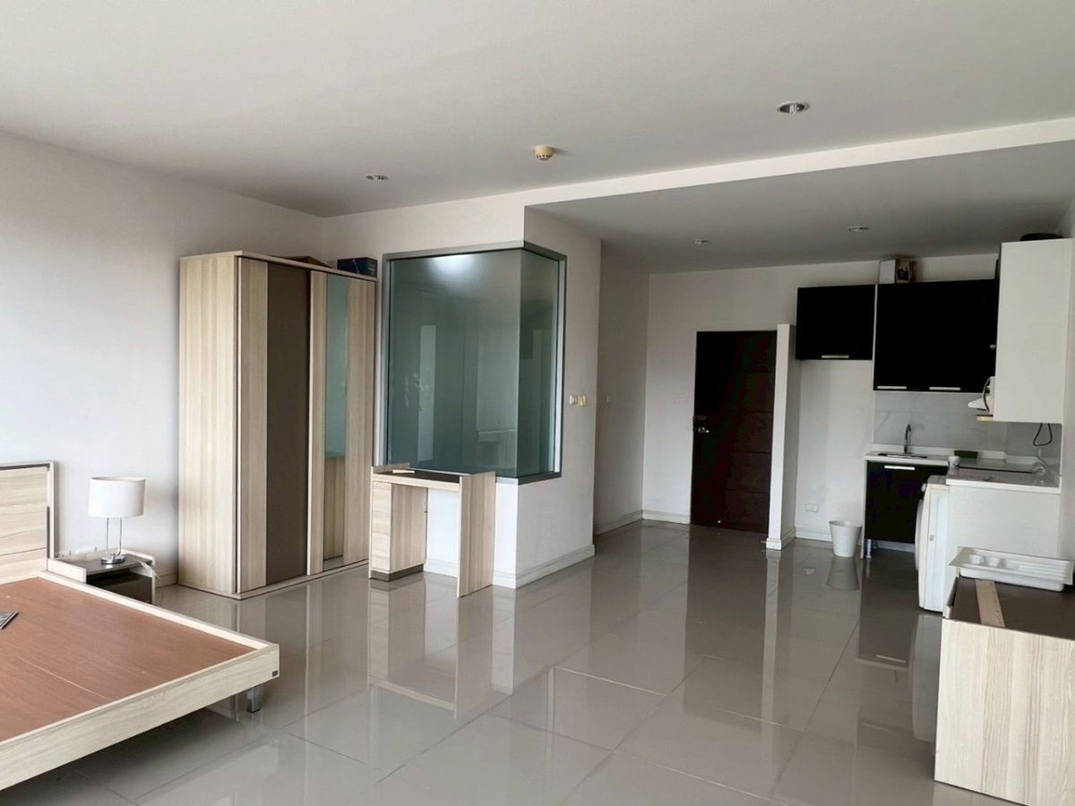 picture Chic Condominium For Sell WR-03155 - 2/8