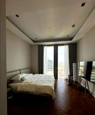 Condos for rent Chulalongkorn University : rent: The Ritz-Carlton Residences, Bangkok, beautiful, luxurious, good location, near BTS Chong Nonsi. Interested, add Line @841qqlnr