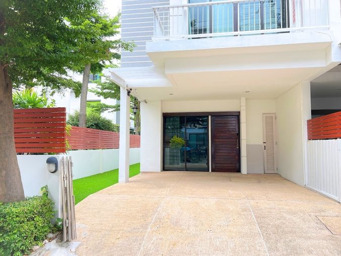 3-bed townhouse for rent, 220 sqm, 30 sq wah, Areeya Mandarina Sukhumvit 77