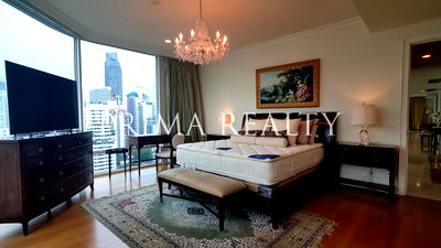 คอนโด สุขุมวิท 31 : Royce Private Residences 4 ห้องนอน ไซต์ใหญ่ แต่งหรู เฟอร์นิเจอร์ครบ