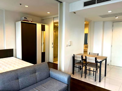 Condos for rent Sathorn Thani Tower : Code: KJ6094  for rent Nara 9 // Line ID: @kjcondo (with @) //