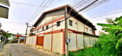 โรงงาน ถนนศรีนครินทร์ : ขายด่วน! ที่ดินพร้อมโรงงาน ออฟฟิศ และที่พัก ถนนอยู่สุข (อักษรลักษณ์) สมุทรปราการ ใกล้เทศบาลบางเมือง