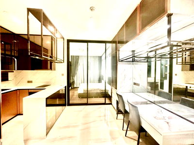Condos for rent BTS Sala Daeng : New room, as advertised, very luxurious and expensive. Decorated for 1 million, Super Luxury, on Sathon Road.