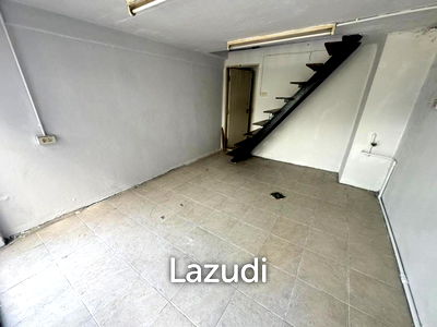 เช่าพื้นที่ขายของ เขตคลองเตย : 70SQM 3-Storey Shophouse Middle of Soi 19 100m from Robinson and Terminal 21!