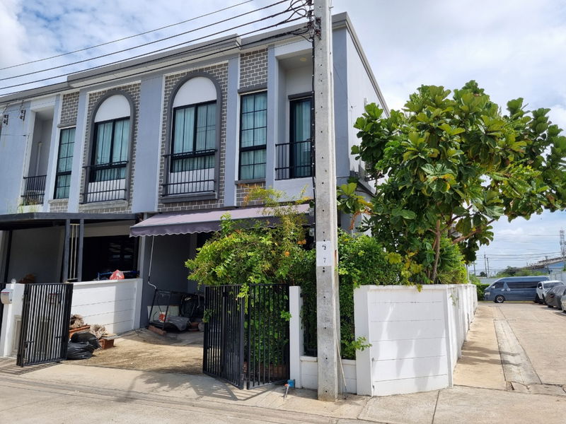ขายทาวน์โฮม : ขายทาวน์โฮม 2 ชั้น ประชาอุทิศ 90 บ้านสวย หลังมุม พร้อมอยู่ 