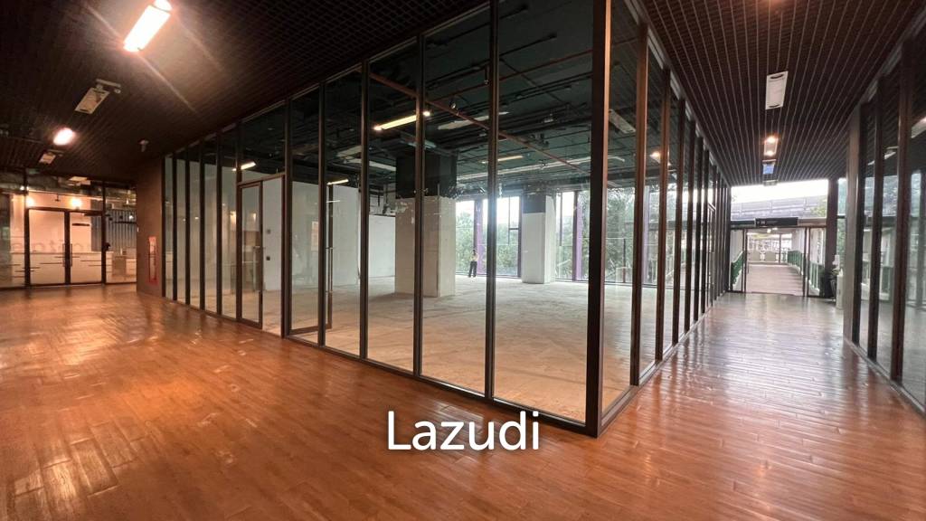 รูป Showroom Connecting to Thonglor BTS - รูปที่ 1/9
