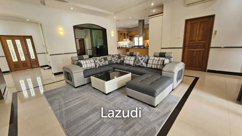 บ้านเดี่ยวให้เช่า : 6 Beds 7 Baths 350 SQ.M.  Foxlea Village