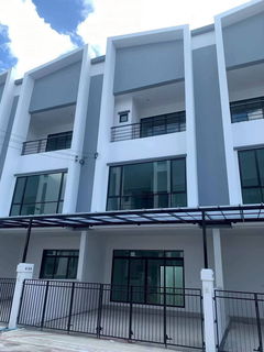 Sell 3-Storey Luxury Town House 3 bed 4 bath 2 car parking " CORDIZ Udomsuk" 10MB