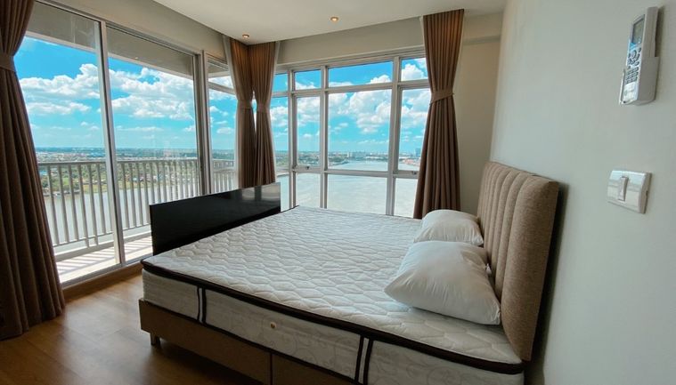 Condo for sale at Manor Sanambinnam  Condo next to the Chao Phraya River.