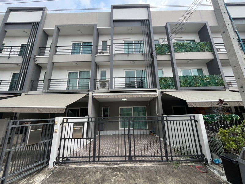 Townhouses for sale :  House for Sale — Klang Muang Pravet–Suanluang