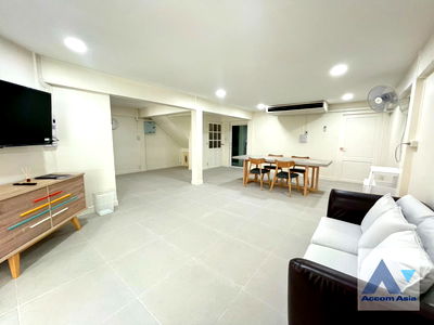 Houses for rent Rama 4 Road : 🔼🔽 AccomA 📩 Pet friendly,Home Office 3 BR House in Khlong Ton Nuea (1717086)
