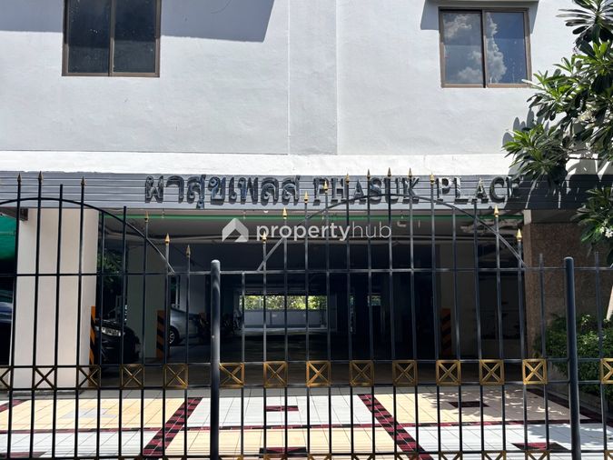 Phasuk Place