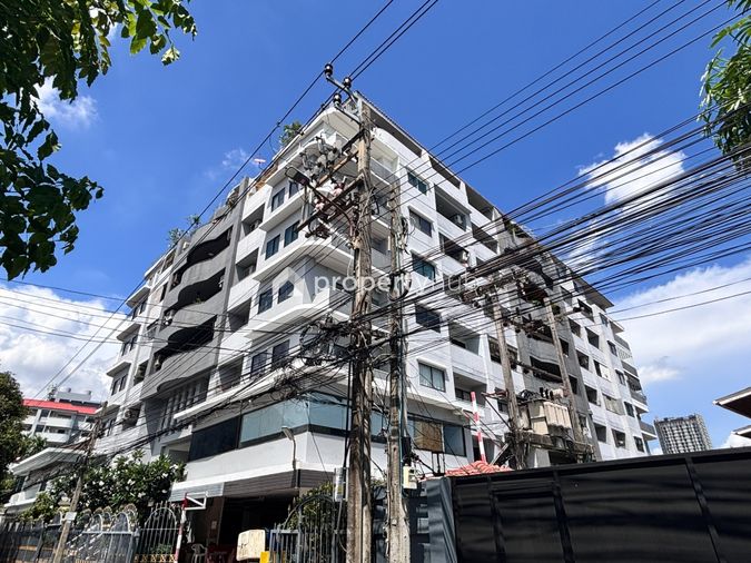 Phasuk Place
