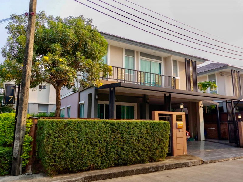 ขายทาวน์โฮม : ขายบ้านเดี่ยวหลังมุม ภัสสร เพลสทีจ ลุกซ์ พัฒนาการ 44 | ตรงข้ามสระว่ายน้ำ | เข้า-ออกได้หลายทาง