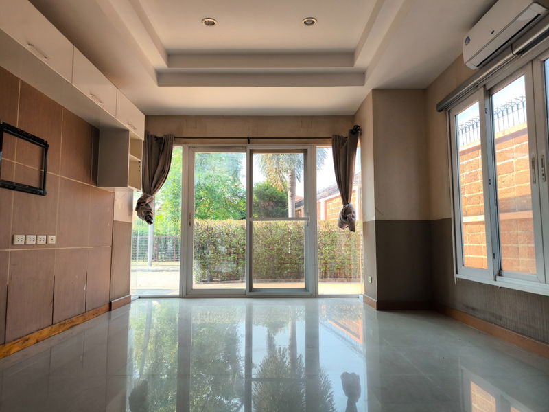 Houses for sale : House for Sale at Casa Ville Village, located on the main road Ratchaphruek–Rattanathibet 2.
