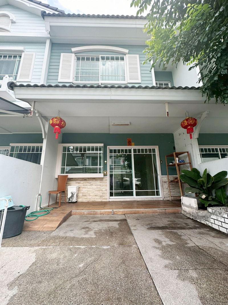 Townhouses for sale : 📢 For sale: Villaggio Rangsit-Khlong 3, transfer fee 50/50 💸 Price 2.39 million 🏘 Built in front and back of the house, ready to move in 