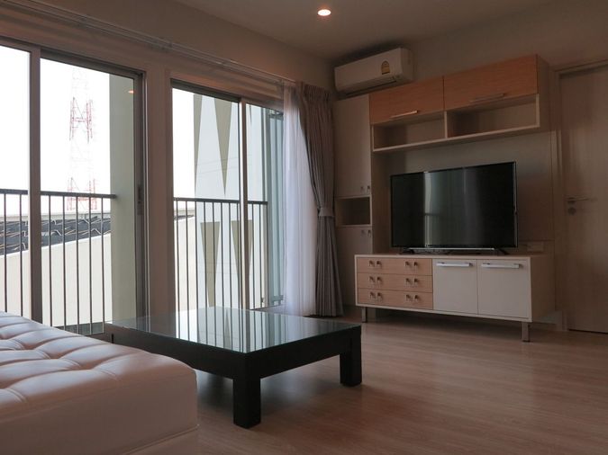 Code: KJ6302  for rent Noble Revolve Ratchada 2 // Line ID: @kjcondo (with @) //