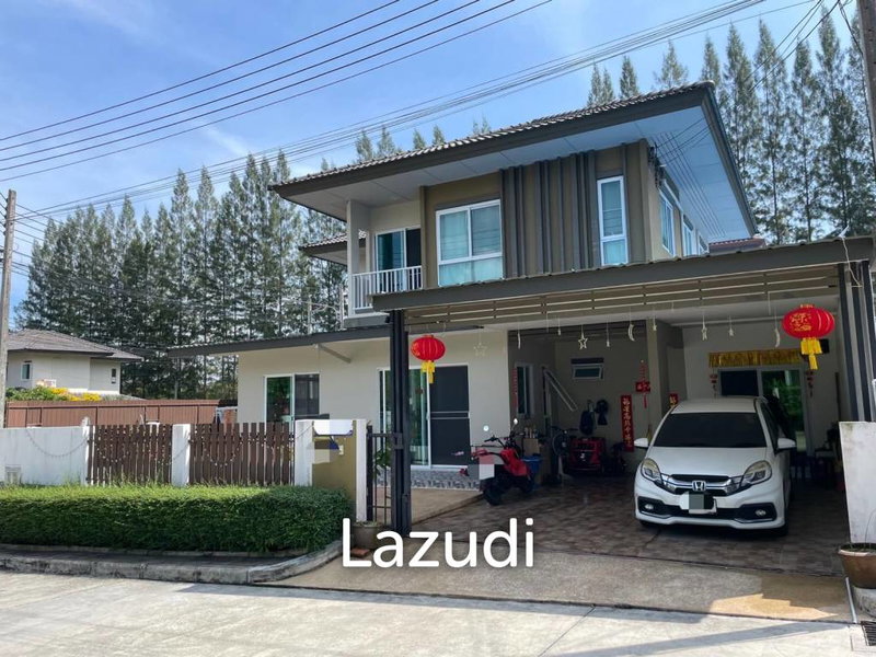 Houses for sale : 4 Bedroom House In Prestigious Gated Community