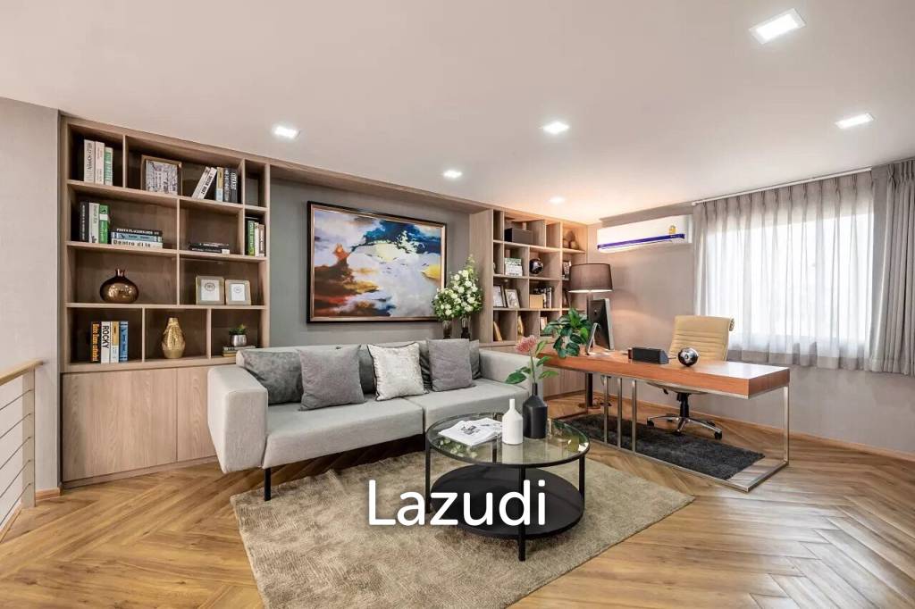 รูป Luxurious Townhouse in SHO Phatthanakarn 32, Bangkok - รูปที่ 5/10