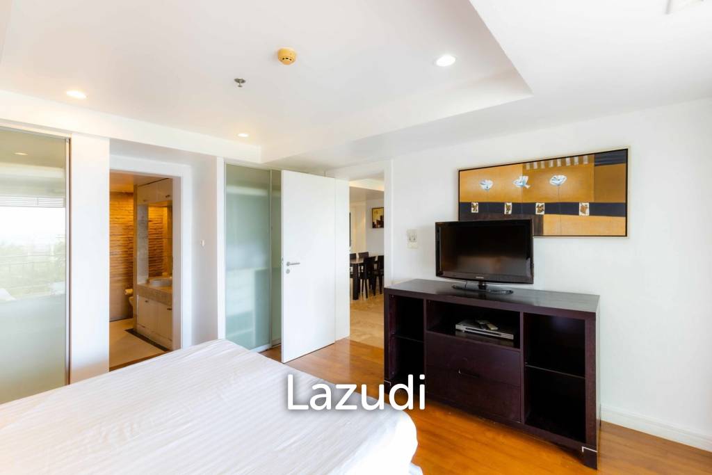 Large Seaview Condo In Peaceful Location - image 5