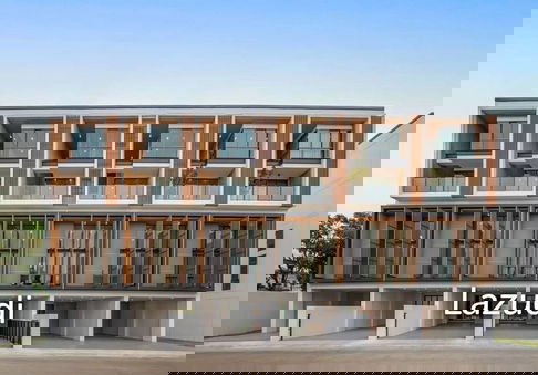 Luxurious Townhouse in SHO Phatthanakarn 32, Bangkok