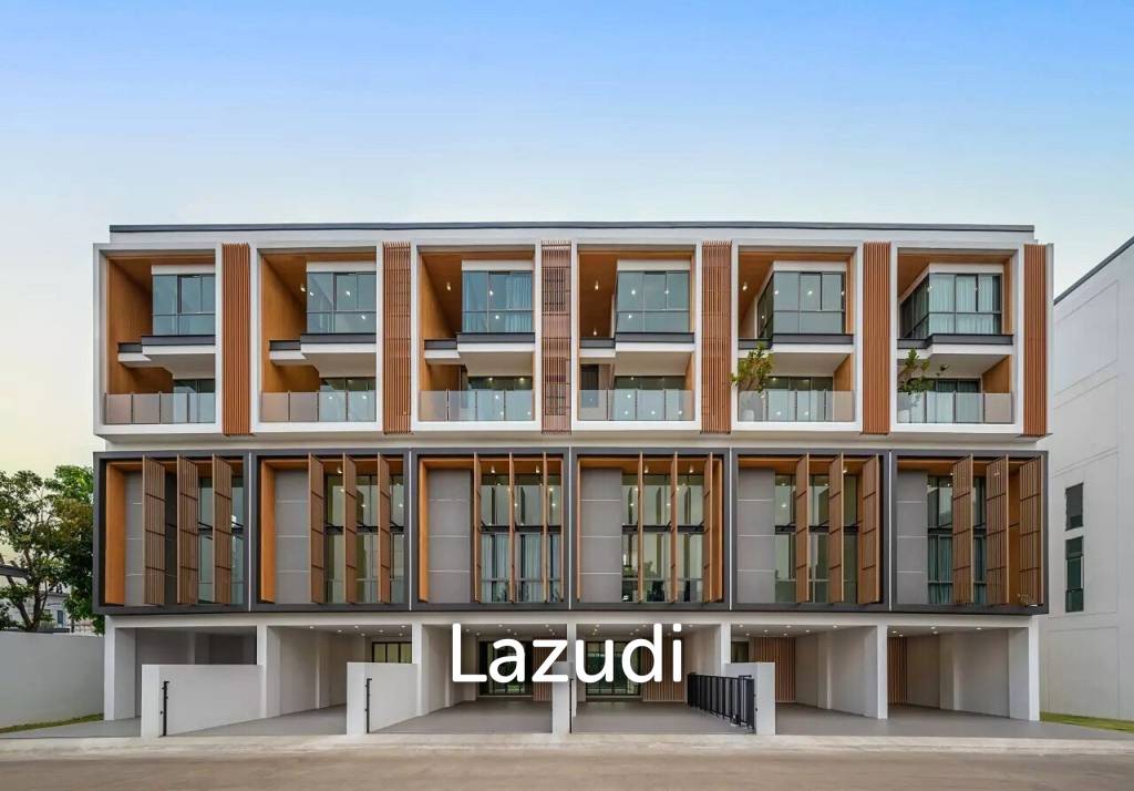 รูป Luxurious Townhouse in SHO Phatthanakarn 32, Bangkok - รูปที่ 1/10