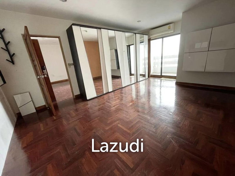 ขายคอนโด : 1 Bed 2 Bath 65 SQ.M Phayathai Plaza